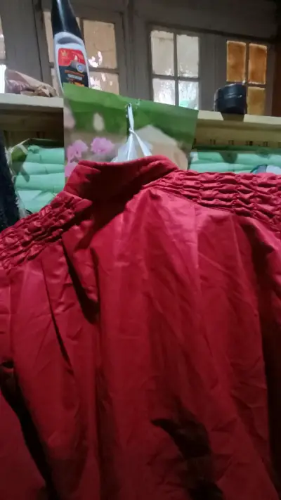 Chaqueta burdeo de mujer con cierre - miniatura 3