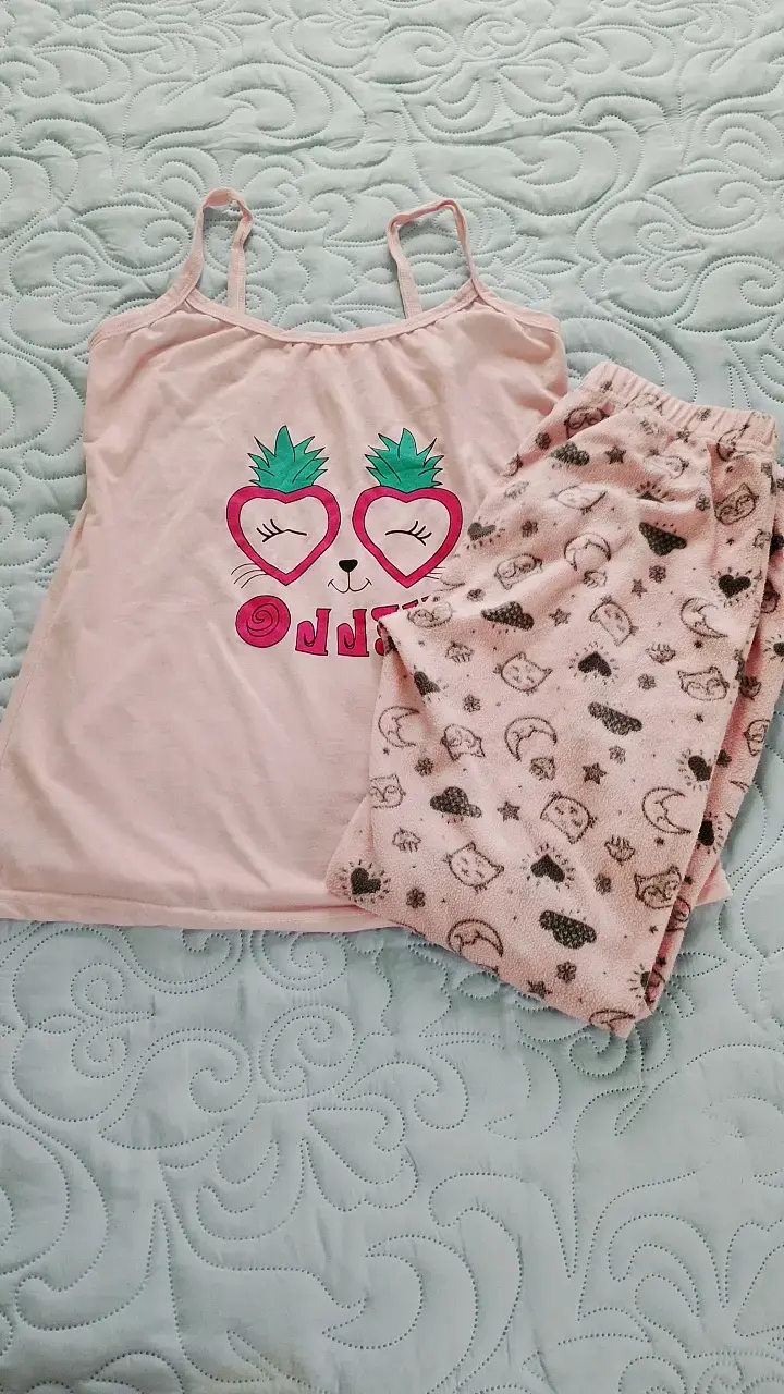 Lote de poleras y pijamas para niña - 2