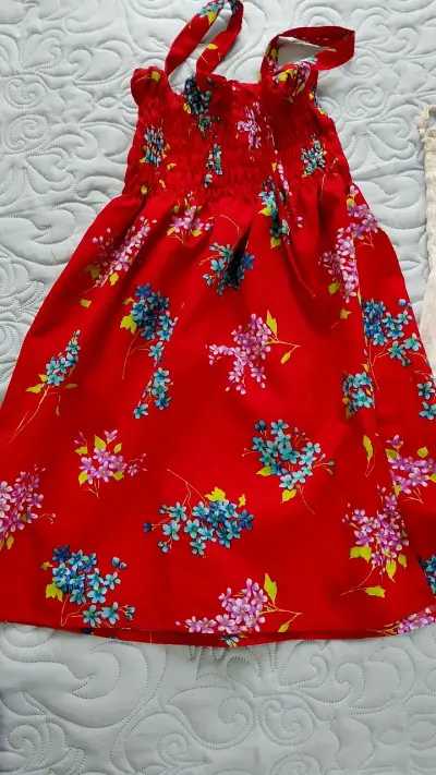 Vestido floral rojo para niña - miniatura 1