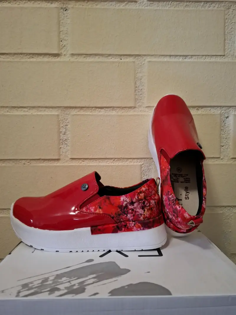 Zapatillas slip-on de mujer en varios colores - 1