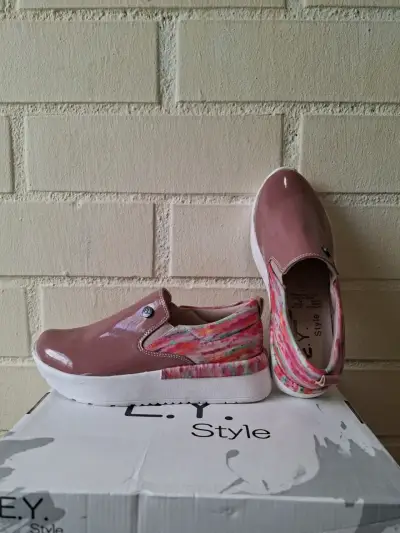 Zapatillas slip-on de mujer en varios colores - miniatura 3