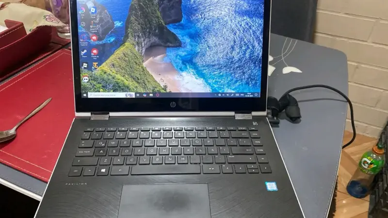 Notebook HP Pavilion Core i3 7ma Generación - 1