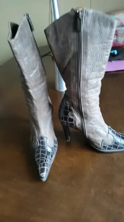 Botas de cuero con diseño animal print - miniatura 1