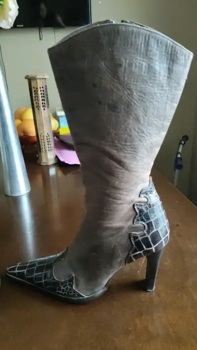 Botas de cuero con diseño animal print - miniatura 2