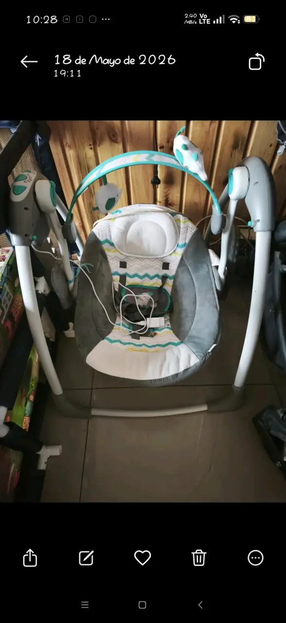 Columpio para bebé con juguetes colgantes