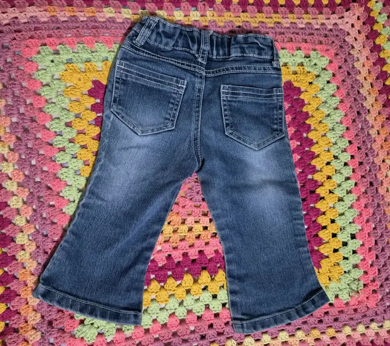Pantalones de mezclilla para niña con bordado floral - 2