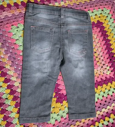 Pantalones de mezclilla para niños con diseño bordado - miniatura 2