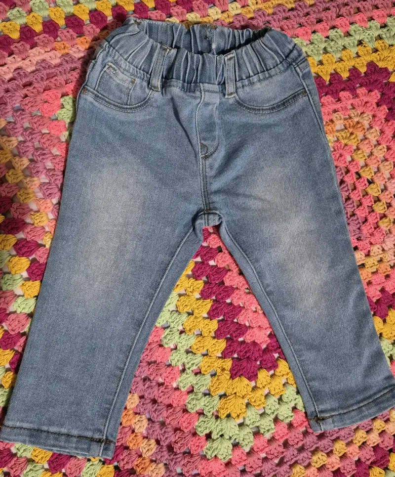 Pantalones de mezclilla para bebé con cintura elástica