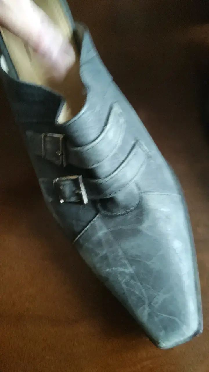 Zapatos de tacón gris con hebillas - 2