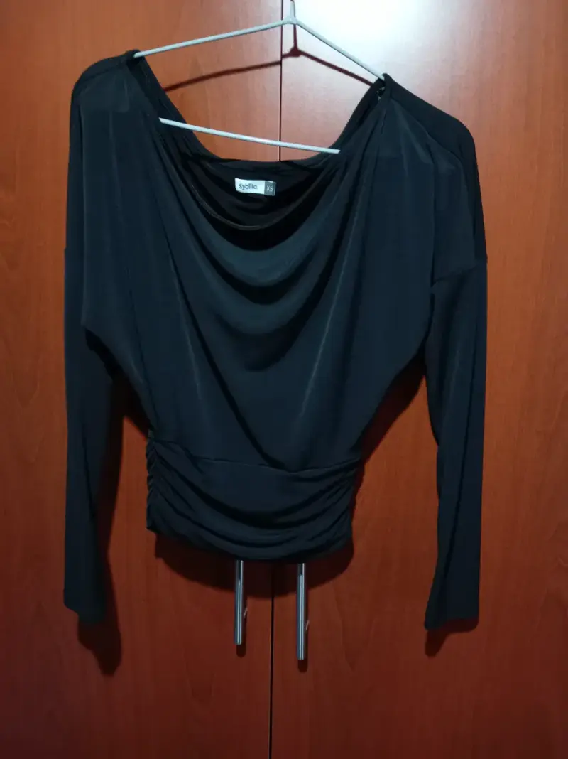 Blusa negra de manga larga estilo drapeado Sybilla - 1