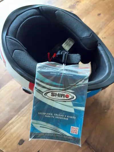 Casco de moto nuevo - miniatura 2