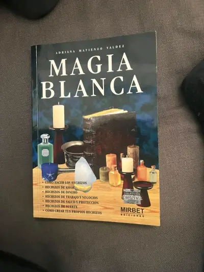 Libro Magia Blanca de Adriana Matienzo Valdez - miniatura 1