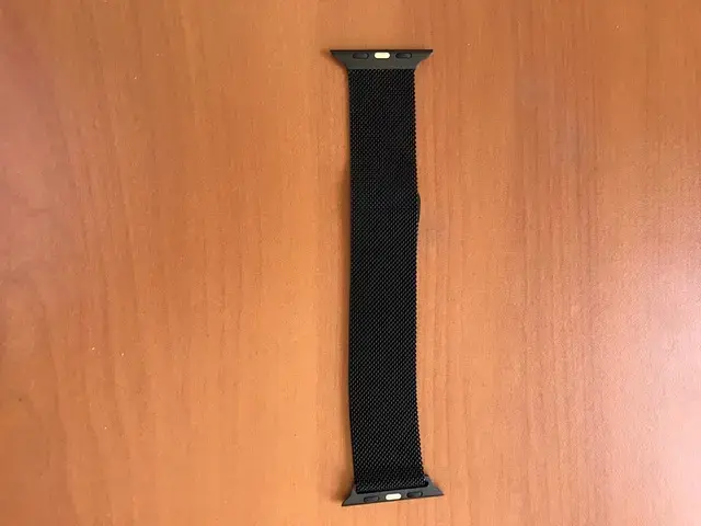 Correa reloj negra de malla metálica para iphone - 1