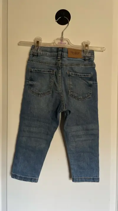 Jeans de mezclilla para niño talla 2A - miniatura 2