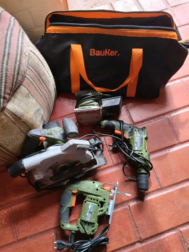 Set de herramientas eléctricas Bauker con bolso - 1