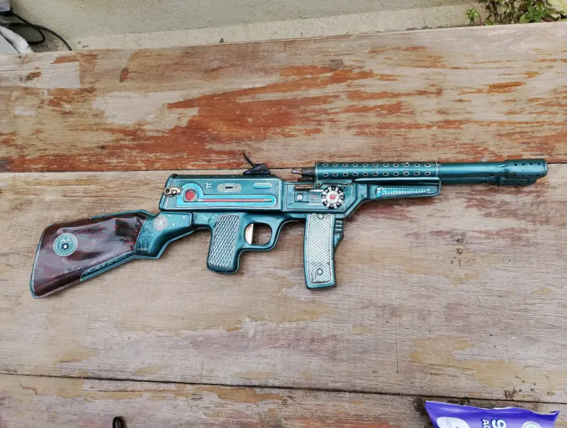 Rifle de juguete vintage de hojalata - 1