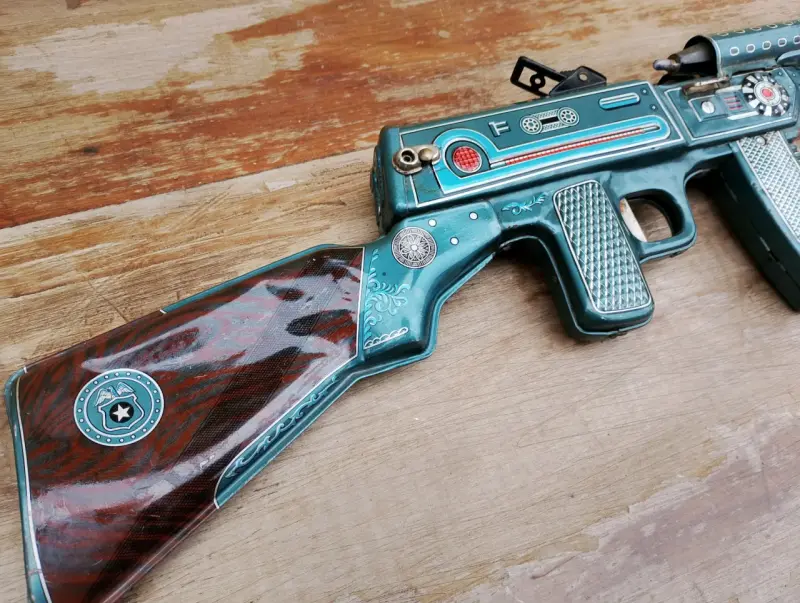 Rifle de juguete vintage de hojalata - 3