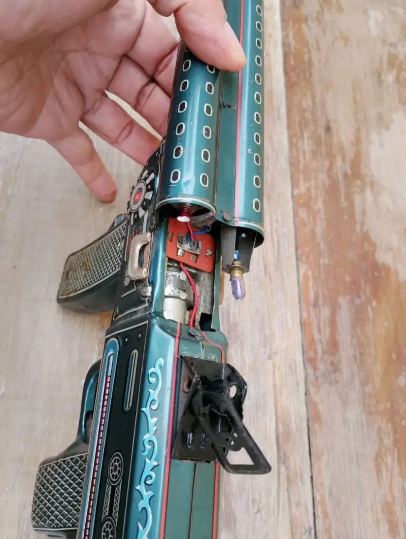 Rifle de juguete vintage de hojalata - 4