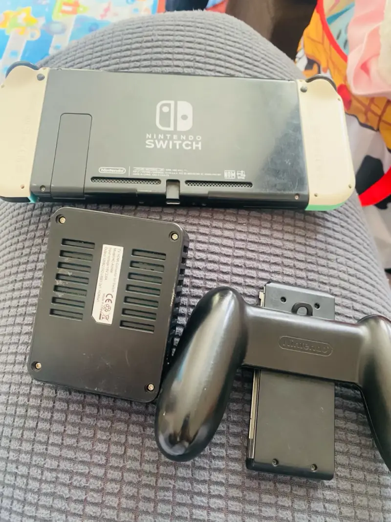Consola Nintendo Switch con accesorios - 1