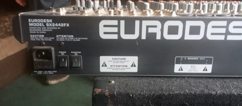 Mezclador de Audio Behringer Eurodesk SX2442FX - 1