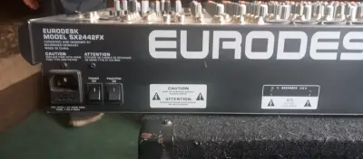 Mezclador de Audio Behringer Eurodesk SX2442FX - miniatura 1