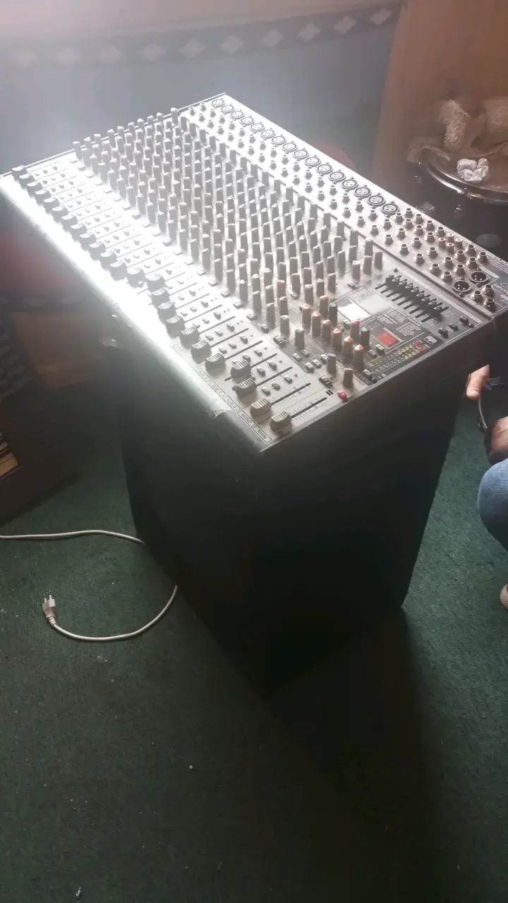 Mezclador de Audio Behringer Eurodesk SX2442FX - 2