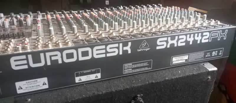 Mezclador de Audio Behringer Eurodesk SX2442FX - 3