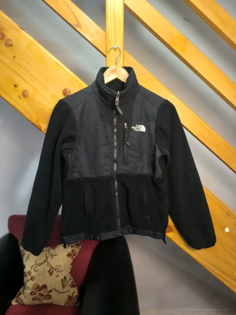 Chaqueta polar negra The North Face para mujer