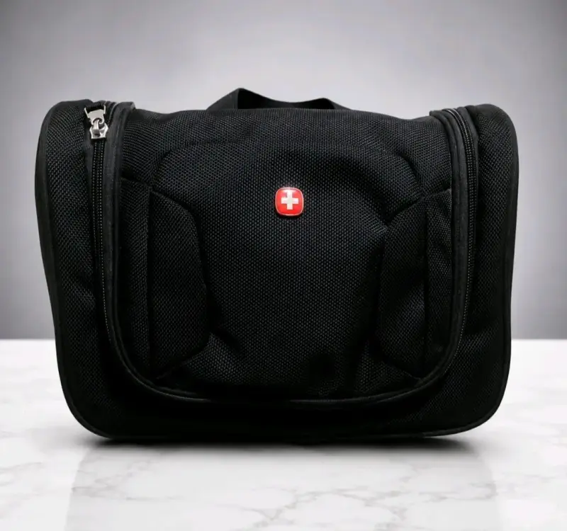 Neceser de viaje negro con logo suizo