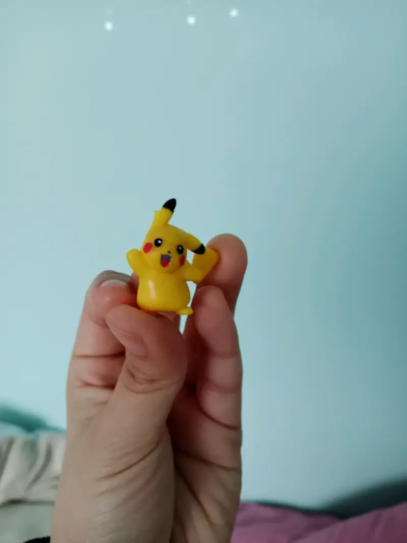 Figura de Pikachu Pokémon en miniatura