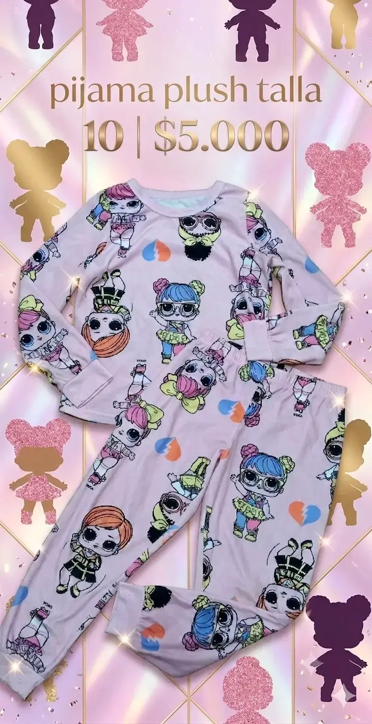 Pijama plush infantil con estampado de muñecas