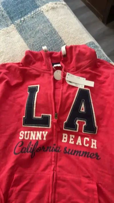 Polerón rojo con capucha LA Sunny Beach - miniatura 3