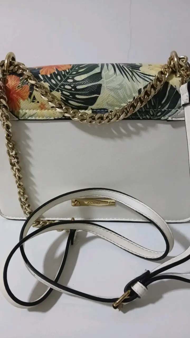 Cartera Aldo con diseño floral y cadena dorada - 3