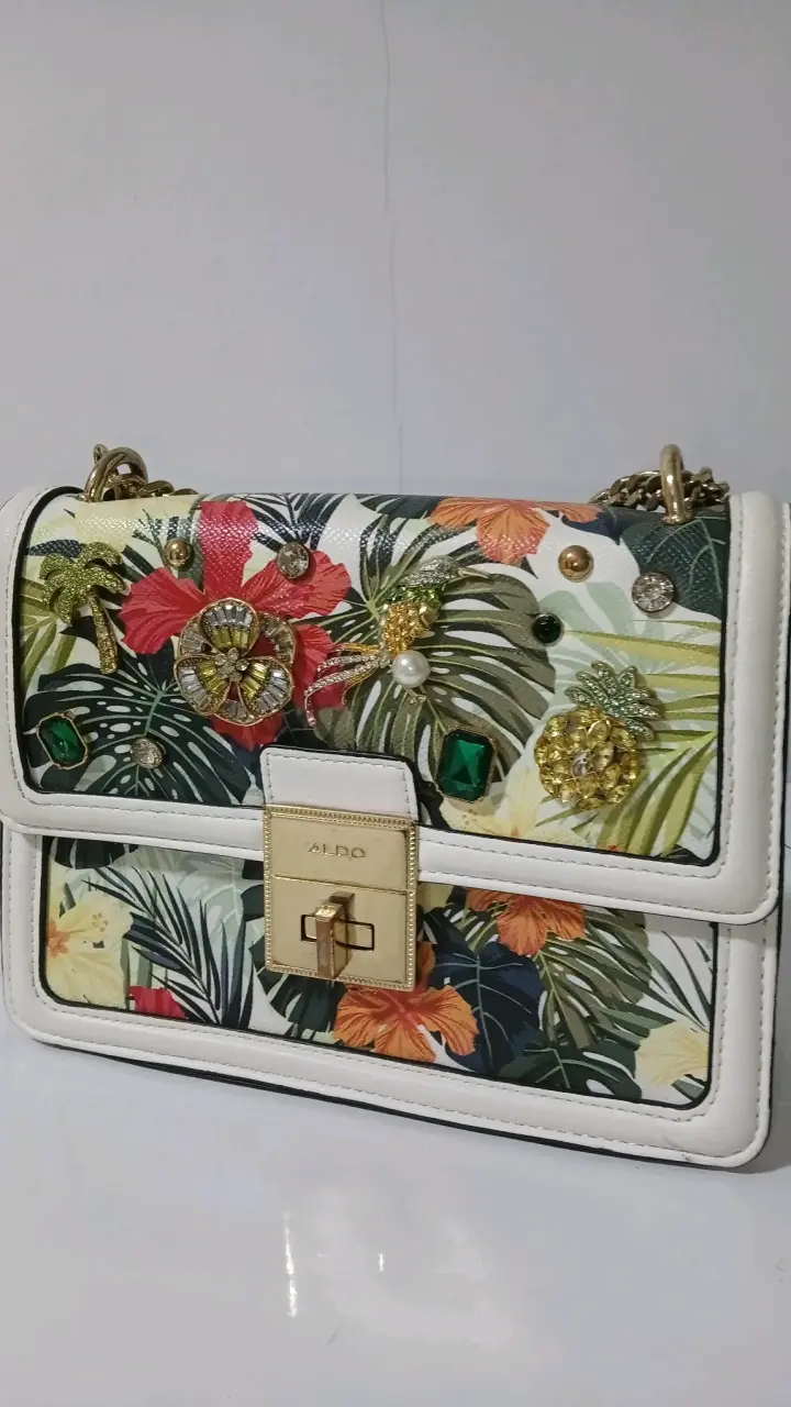 Cartera Aldo con diseño floral y cadena dorada - 4