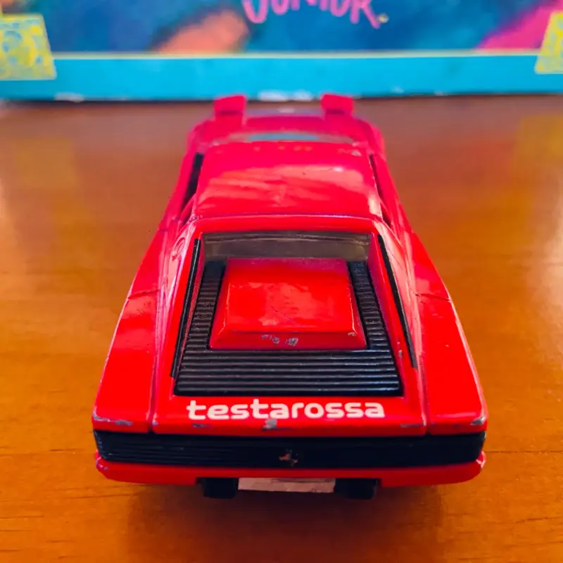 Auto de juguete rojo Ferrari Testarossa - 3