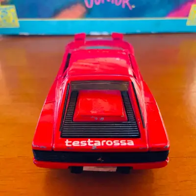 Auto de juguete rojo Ferrari Testarossa - miniatura 3