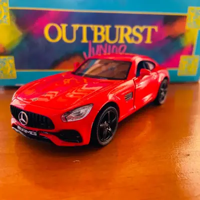 Auto de juguete rojo Mercedes AMG - miniatura 2