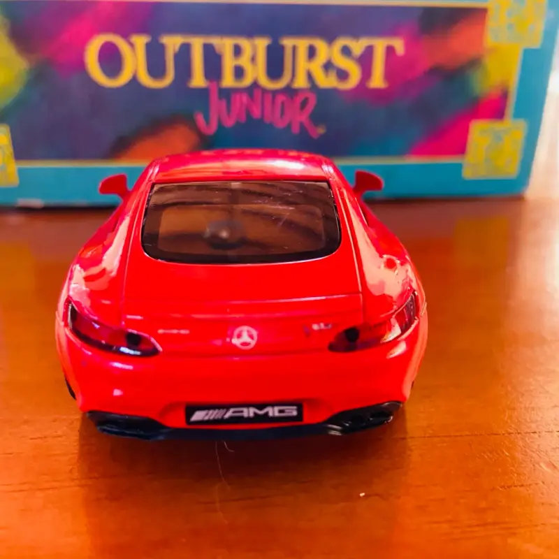 Auto de juguete rojo Mercedes AMG - 3