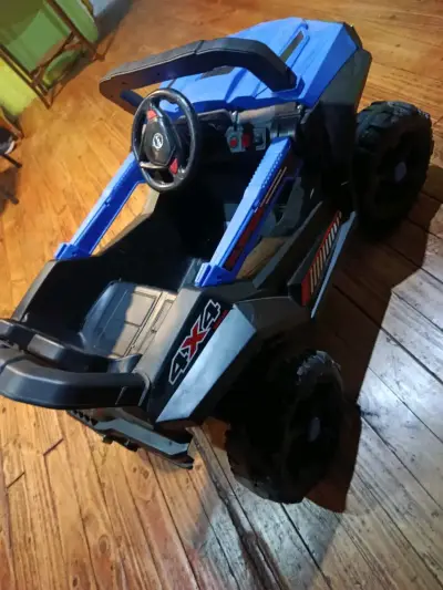 Auto eléctrico para niños 4x4 con control remoto - miniatura 1