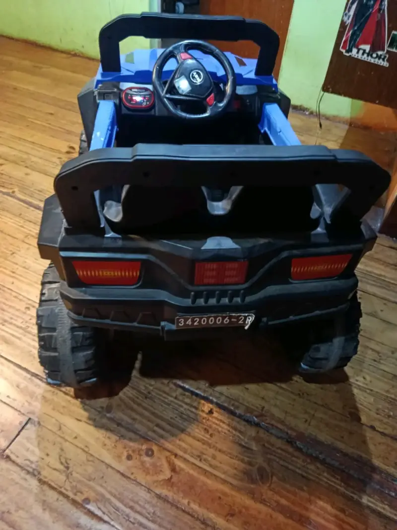 Auto eléctrico para niños 4x4 con control remoto - 2