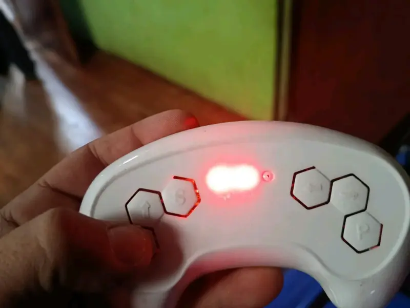 Auto eléctrico para niños 4x4 con control remoto - 3