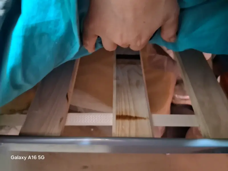 Cama individual con colchón y estructura metálica - 3