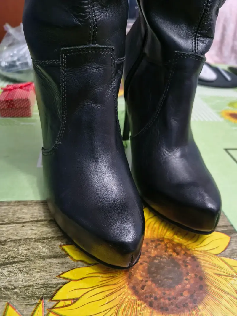 Botas de cuero negras con tacón alto - 2