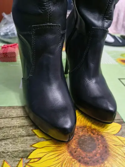Botas de cuero negras con tacón alto - miniatura 2