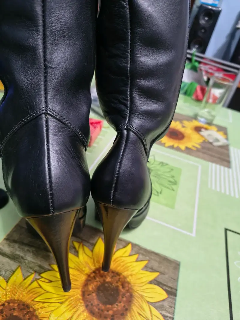 Botas de cuero negras con tacón alto - 5