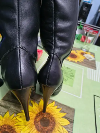 Botas de cuero negras con tacón alto - miniatura 5