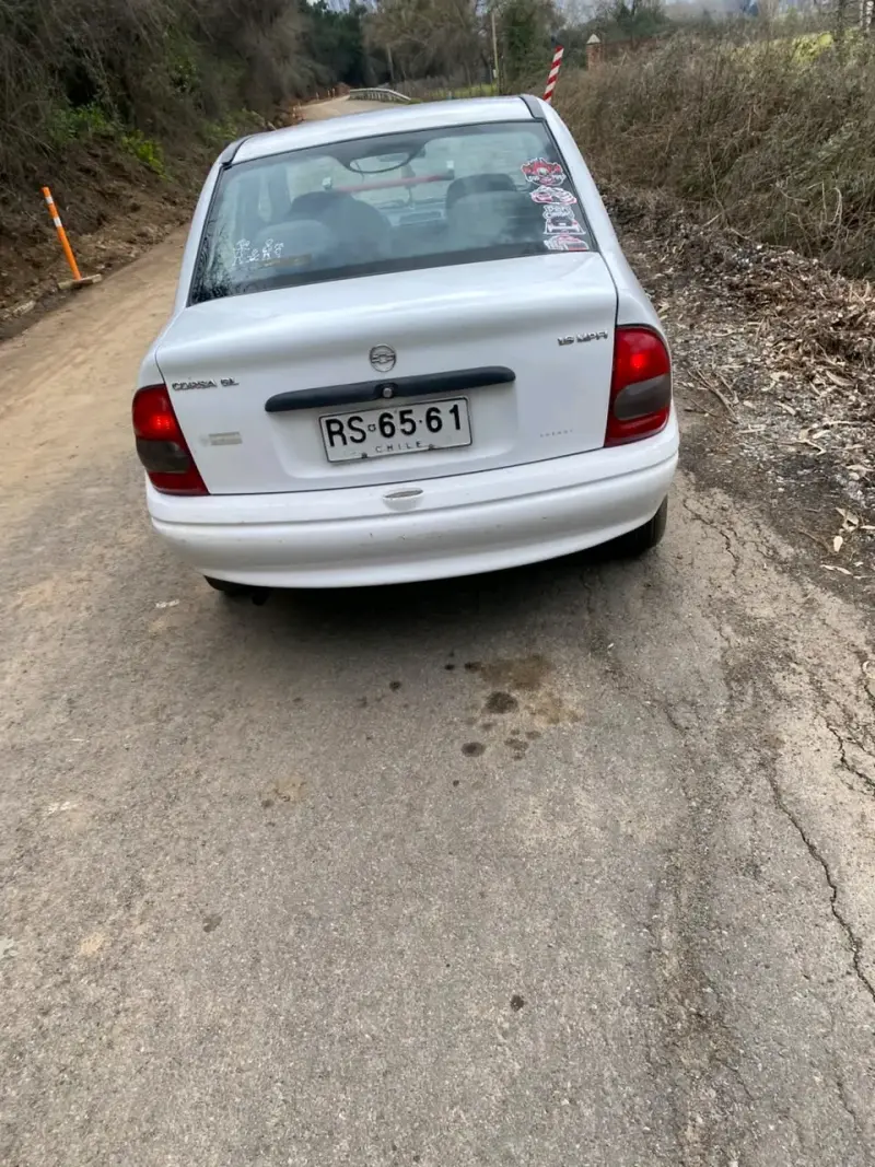 Auto Chevrolet Corsa 2001 en buen estado - 3