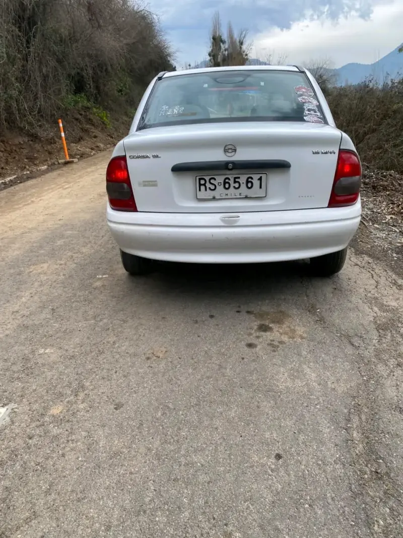 Auto Chevrolet Corsa 2001 en buen estado - 4