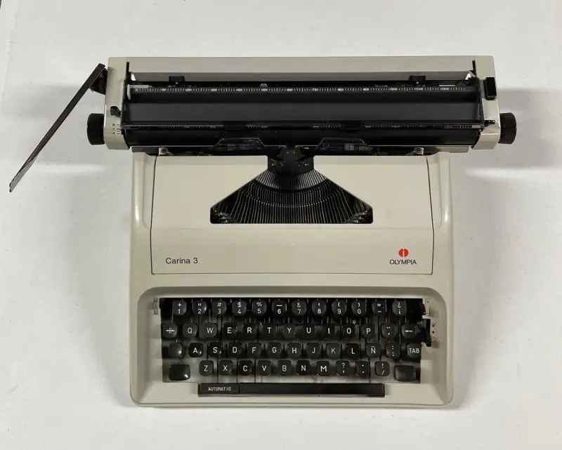 Máquina de escribir Olympia Carina 3 con estuche - 1
