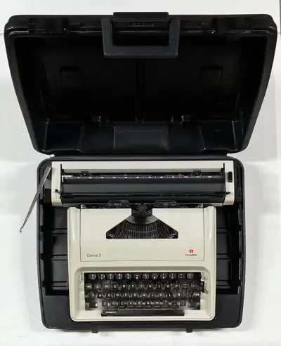Máquina de escribir Olympia Carina 3 con estuche - miniatura 3